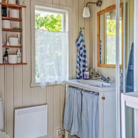 2 Bedroom Cozy In בית נופש Brekkesto