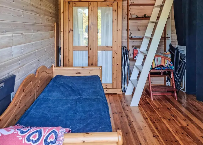 2 Bedroom Cozy In Semesterbostad
