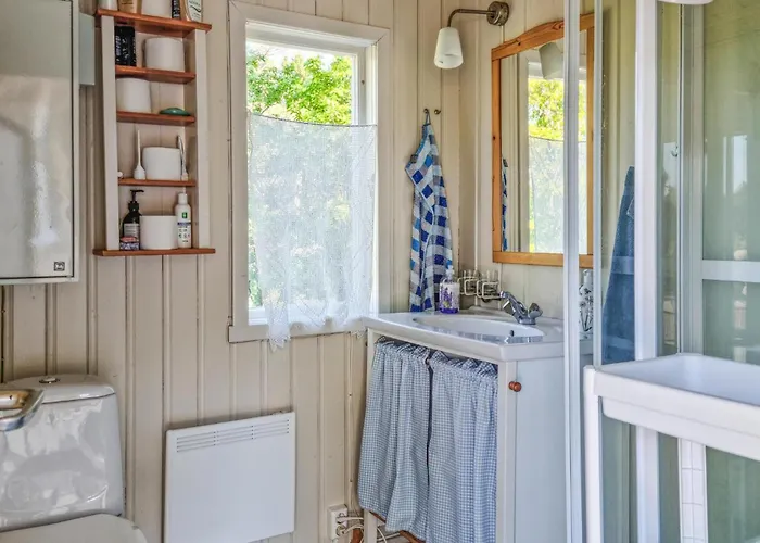 2 Bedroom Cozy In Ferienhaus Brekkesto