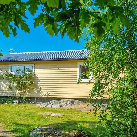 Дом отдыха 2 Bedroom Cozy In *